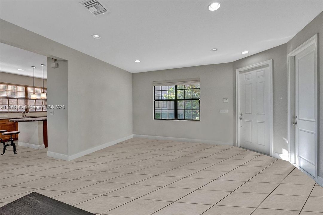 Recently Sold: $625,000 (4 beds, 2 baths, 1839 Square Feet)