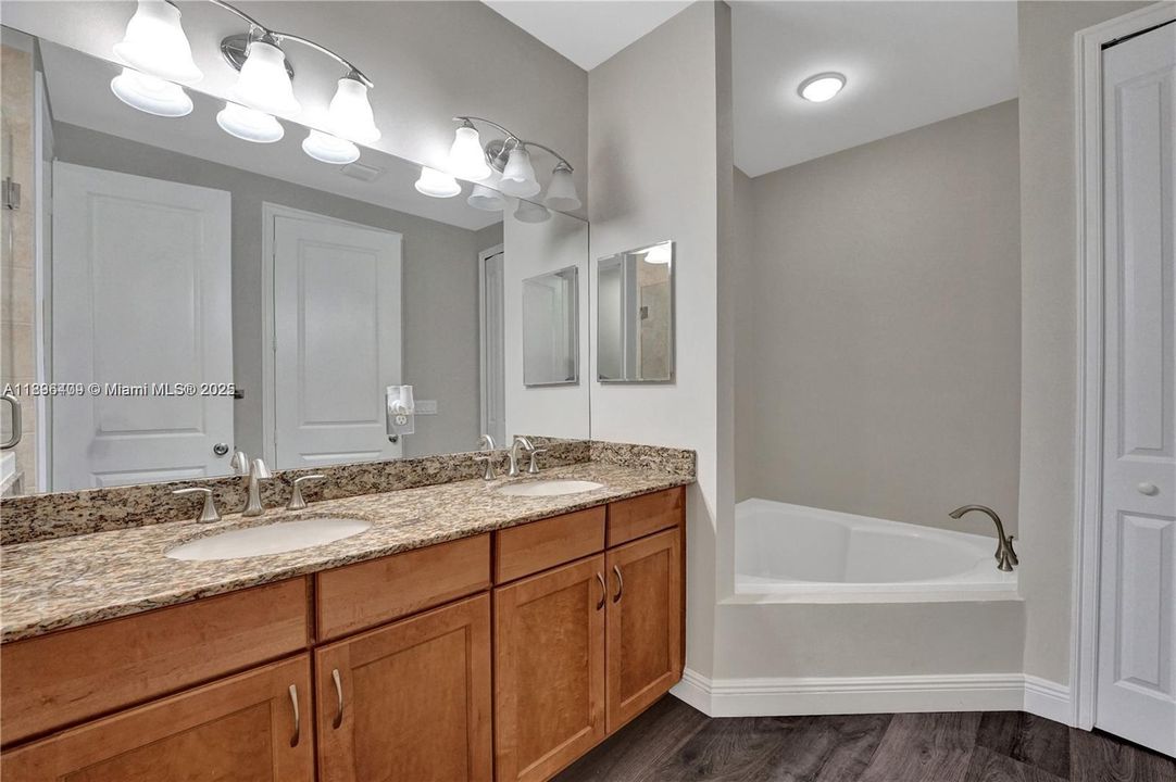 Recently Sold: $625,000 (4 beds, 2 baths, 1839 Square Feet)