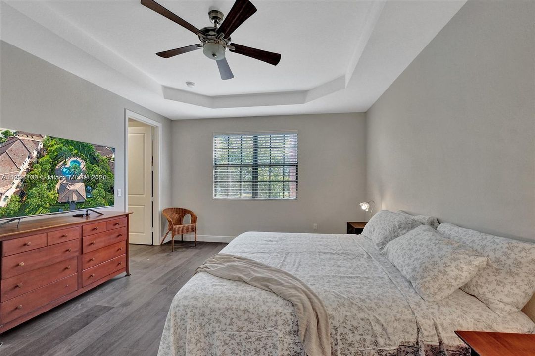 Recently Sold: $625,000 (4 beds, 2 baths, 1839 Square Feet)