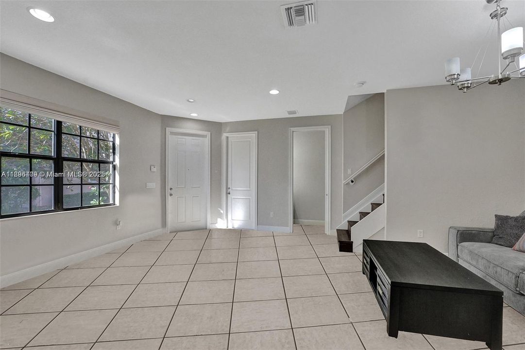 Recently Sold: $625,000 (4 beds, 2 baths, 1839 Square Feet)