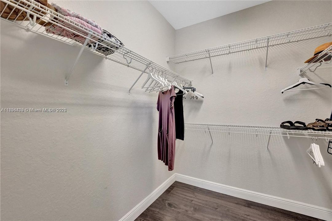 Recently Sold: $625,000 (4 beds, 2 baths, 1839 Square Feet)