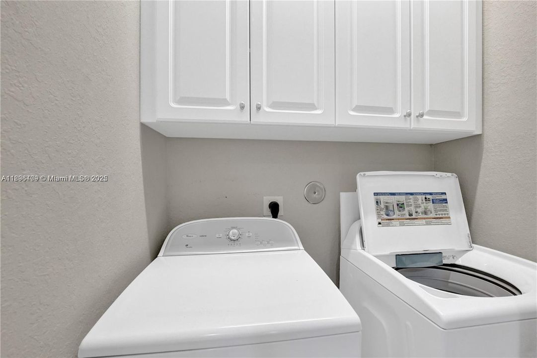 Recently Sold: $625,000 (4 beds, 2 baths, 1839 Square Feet)