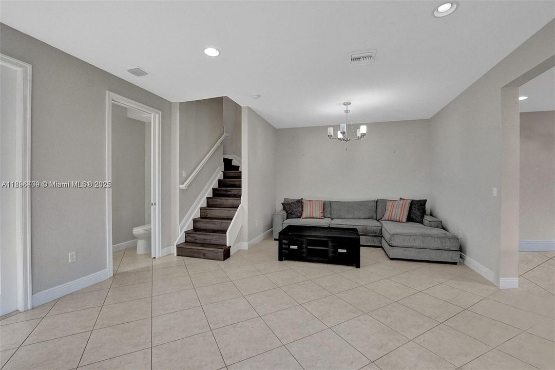 Recently Sold: $625,000 (4 beds, 2 baths, 1839 Square Feet)