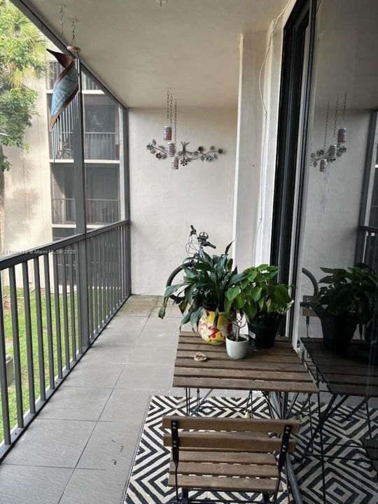 Active With Contract: $230,000 (3 beds, 2 baths, 1040 Square Feet)