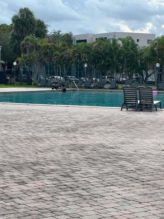 Active With Contract: $230,000 (3 beds, 2 baths, 1040 Square Feet)