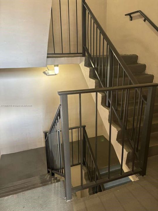 Active With Contract: $230,000 (3 beds, 2 baths, 1040 Square Feet)