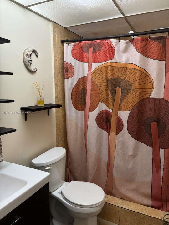 Active With Contract: $230,000 (3 beds, 2 baths, 1040 Square Feet)