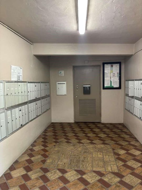 Active With Contract: $230,000 (3 beds, 2 baths, 1040 Square Feet)