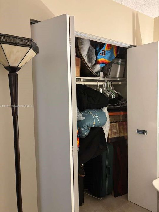 Active With Contract: $230,000 (3 beds, 2 baths, 1040 Square Feet)