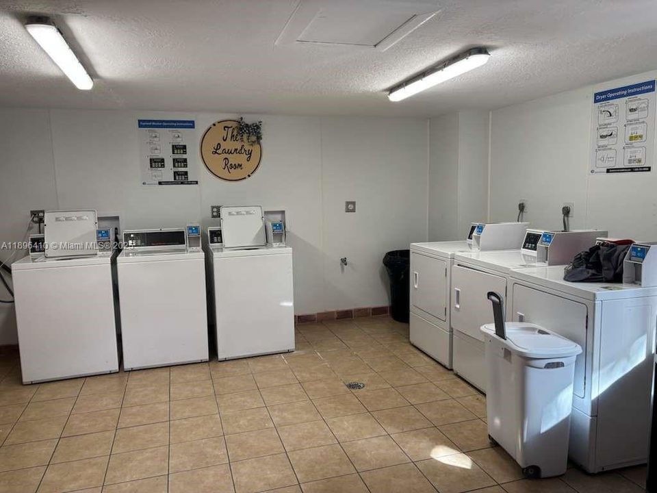 Active With Contract: $230,000 (3 beds, 2 baths, 1040 Square Feet)