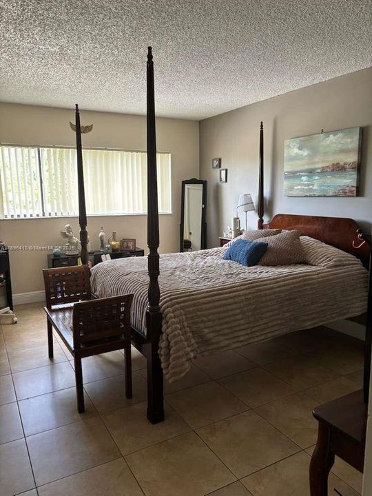 Active With Contract: $230,000 (3 beds, 2 baths, 1040 Square Feet)