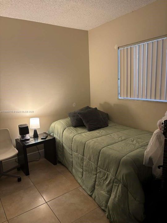 Active With Contract: $230,000 (3 beds, 2 baths, 1040 Square Feet)