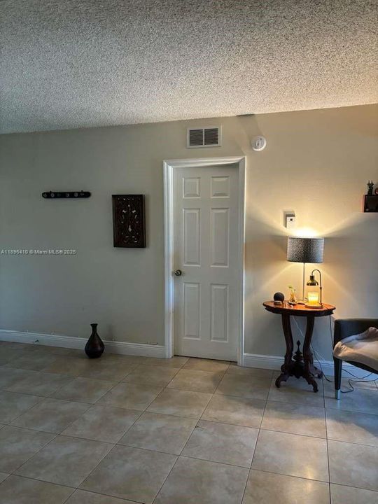 Active With Contract: $230,000 (3 beds, 2 baths, 1040 Square Feet)