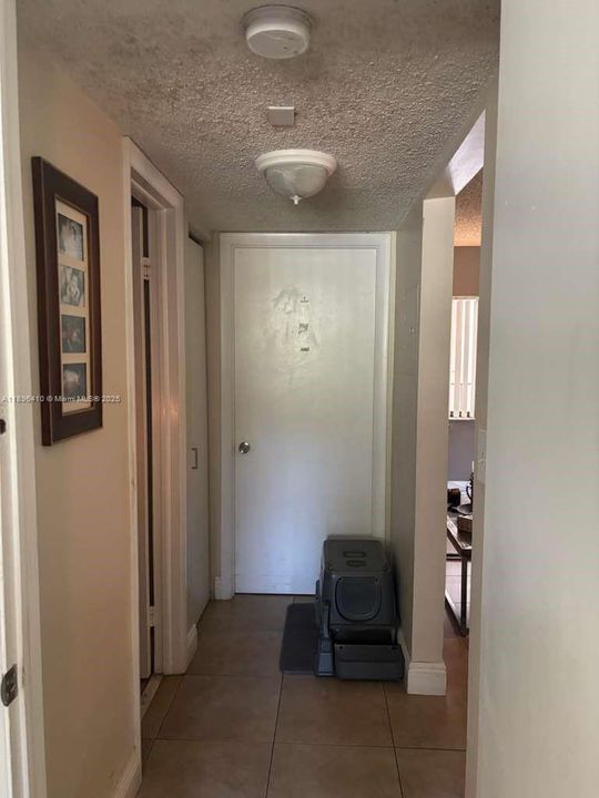 Active With Contract: $230,000 (3 beds, 2 baths, 1040 Square Feet)