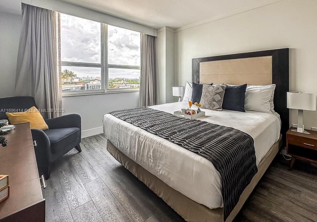 For Sale: $629,000 (1 beds, 2 baths, 679 Square Feet)