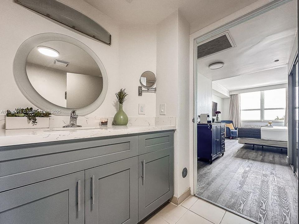 For Sale: $629,000 (1 beds, 2 baths, 679 Square Feet)