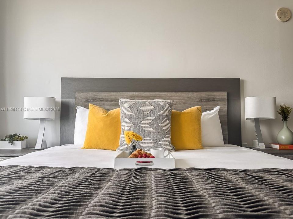 For Sale: $629,000 (1 beds, 2 baths, 679 Square Feet)