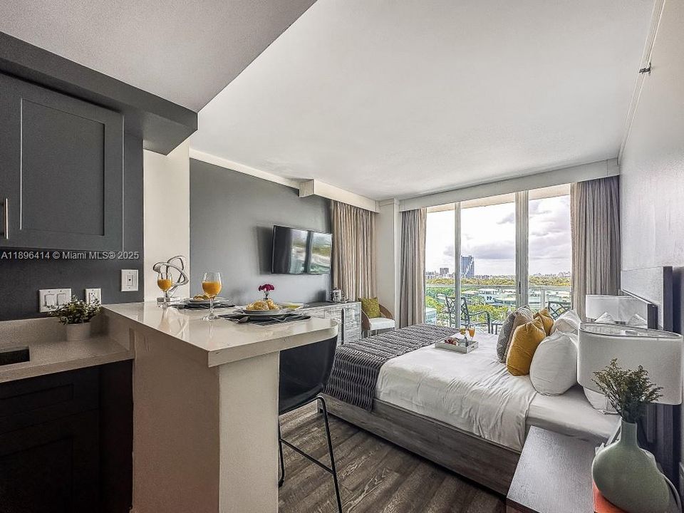 For Sale: $629,000 (1 beds, 2 baths, 679 Square Feet)