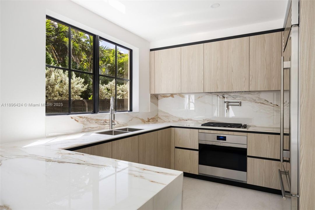 В аренду: $12,000 (4 спален, 3 ванн, 2858 Квадратных фут)