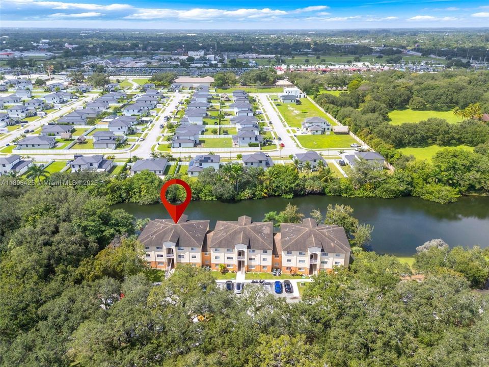 Active With Contract: $1,950 (1 beds, 1 baths, 659 Square Feet)