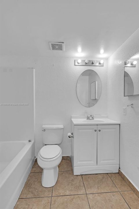 Active With Contract: $1,950 (1 beds, 1 baths, 659 Square Feet)