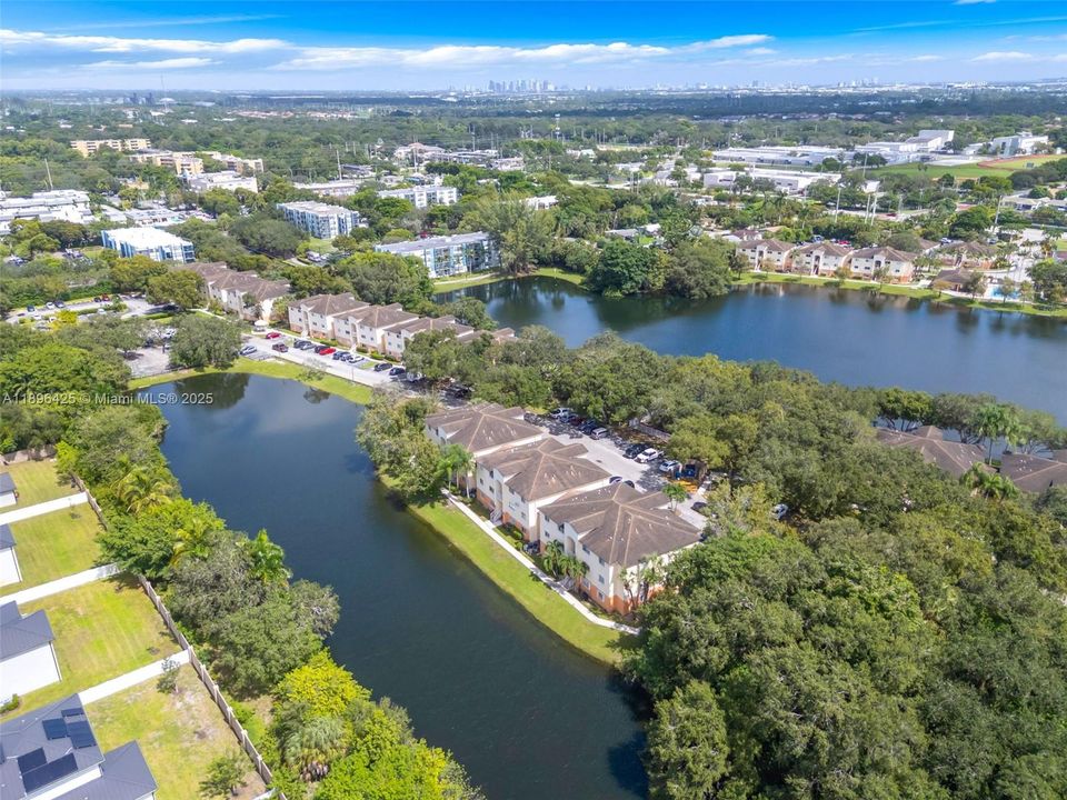 Active With Contract: $1,950 (1 beds, 1 baths, 659 Square Feet)