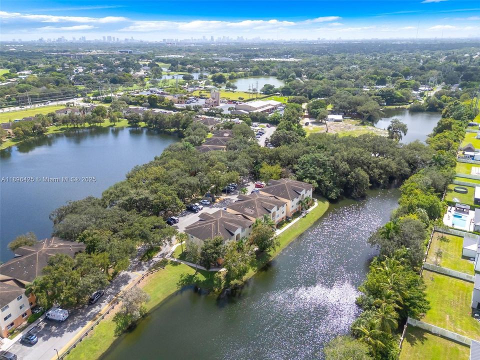 Active With Contract: $1,950 (1 beds, 1 baths, 659 Square Feet)