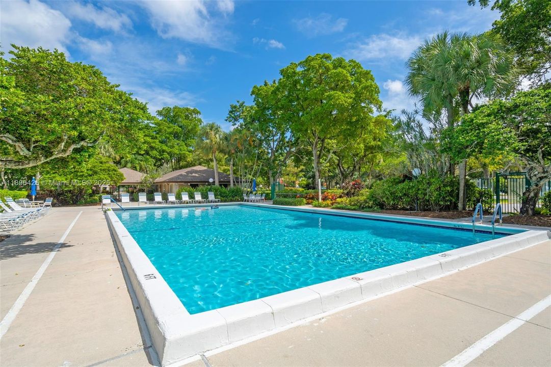 Active With Contract: $1,950 (1 beds, 1 baths, 659 Square Feet)