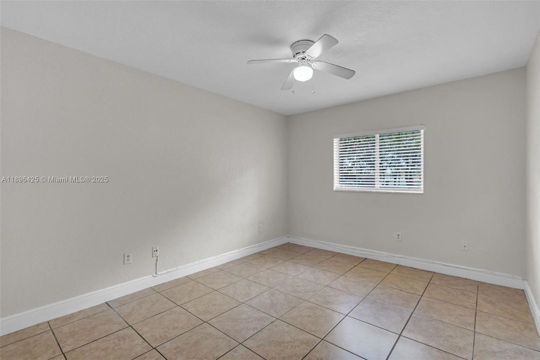 Active With Contract: $1,950 (1 beds, 1 baths, 659 Square Feet)