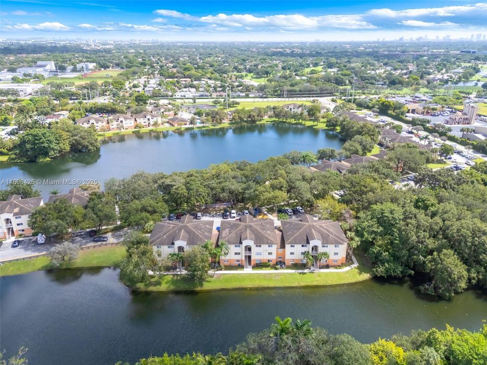 Active With Contract: $1,950 (1 beds, 1 baths, 659 Square Feet)