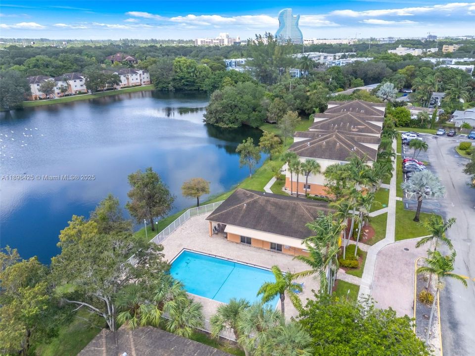 Active With Contract: $1,950 (1 beds, 1 baths, 659 Square Feet)