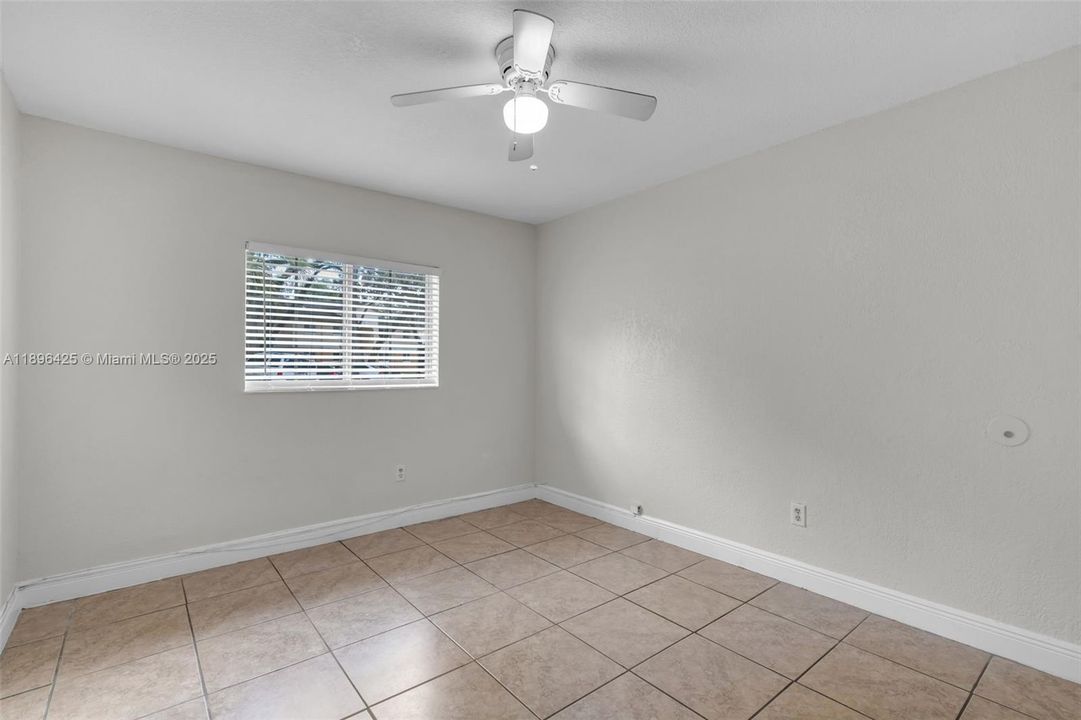 Active With Contract: $1,950 (1 beds, 1 baths, 659 Square Feet)