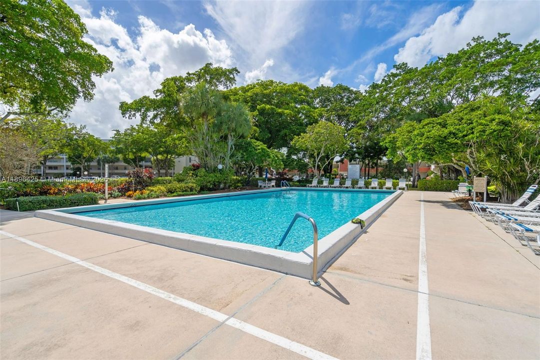 Active With Contract: $1,950 (1 beds, 1 baths, 659 Square Feet)