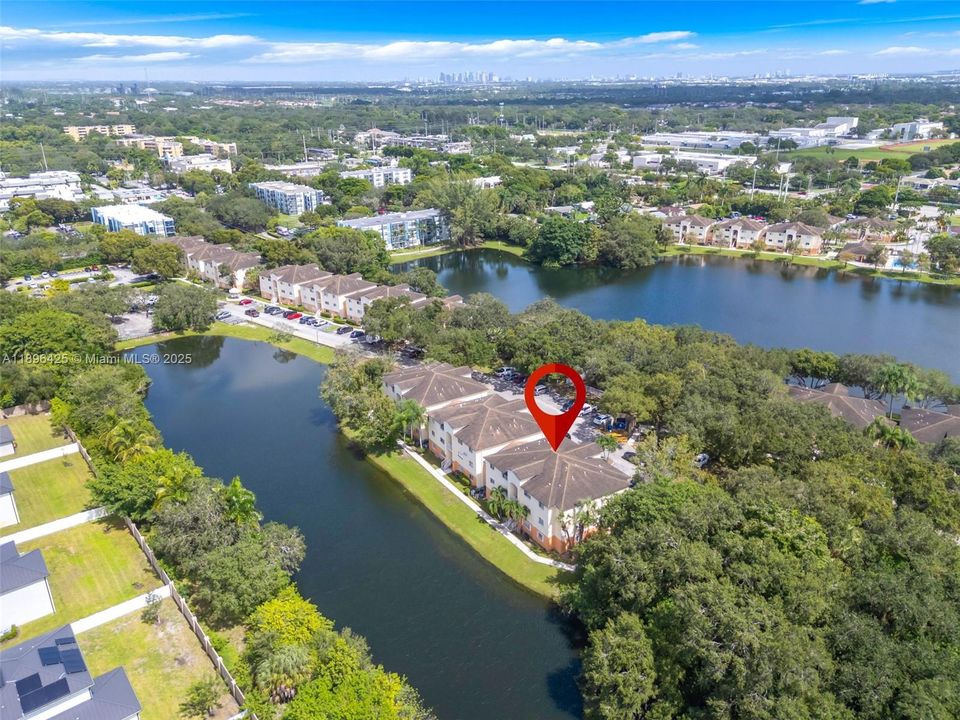 Active With Contract: $1,950 (1 beds, 1 baths, 659 Square Feet)