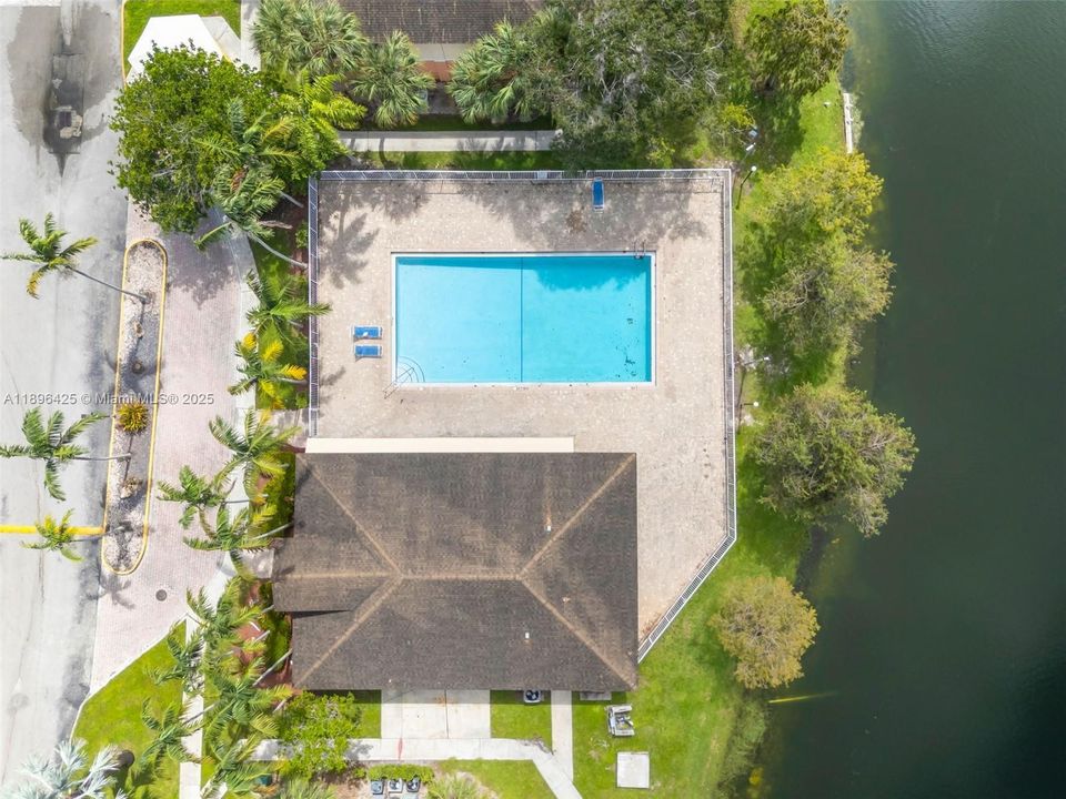 Active With Contract: $1,950 (1 beds, 1 baths, 659 Square Feet)