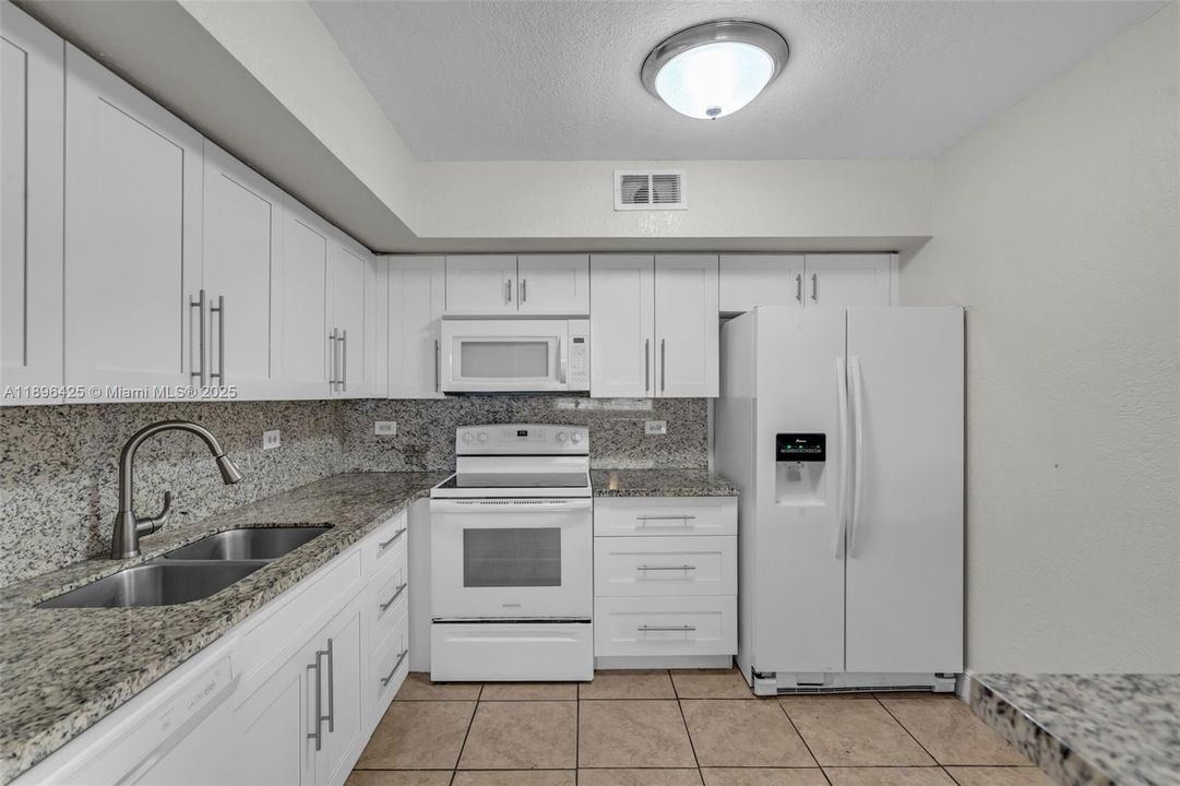 Active With Contract: $1,950 (1 beds, 1 baths, 659 Square Feet)