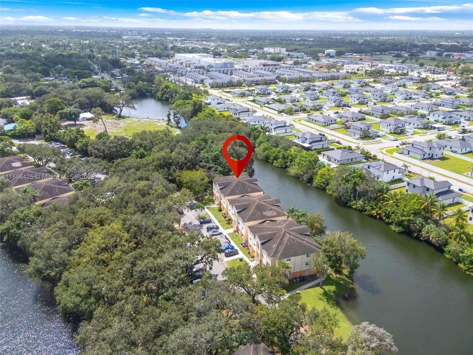 Active With Contract: $1,950 (1 beds, 1 baths, 659 Square Feet)