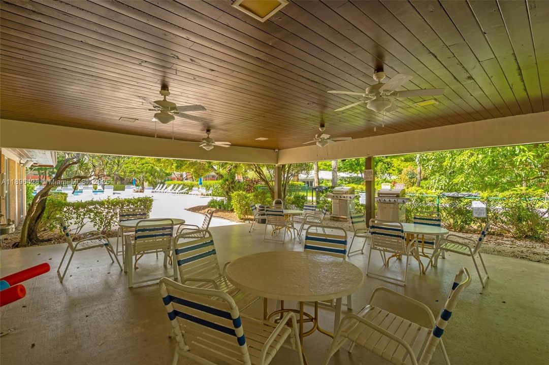 Active With Contract: $1,950 (1 beds, 1 baths, 659 Square Feet)