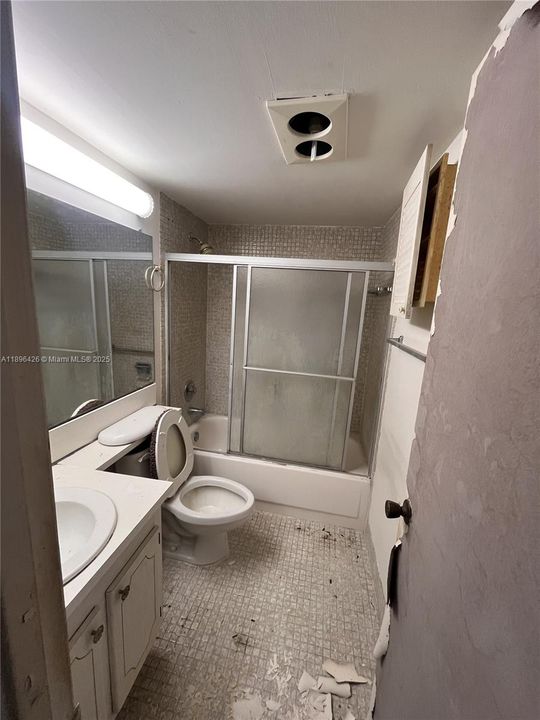 合同活跃: $44,900 (1 贝兹, 1 浴室, 593 平方英尺)