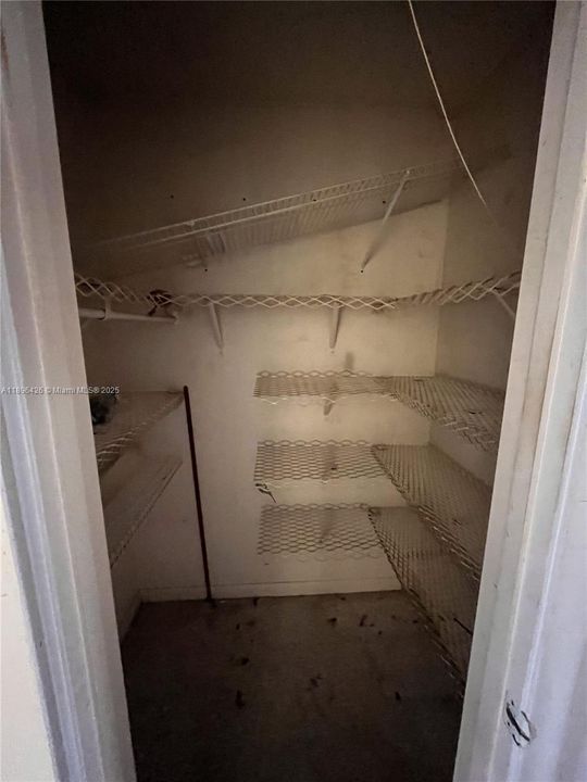 合同活跃: $44,900 (1 贝兹, 1 浴室, 593 平方英尺)