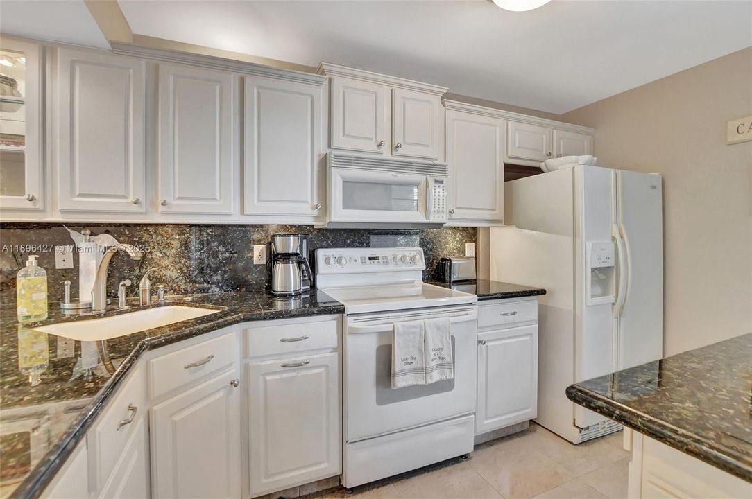 Active With Contract: $4,750 (2 beds, 2 baths, 1095 Square Feet)