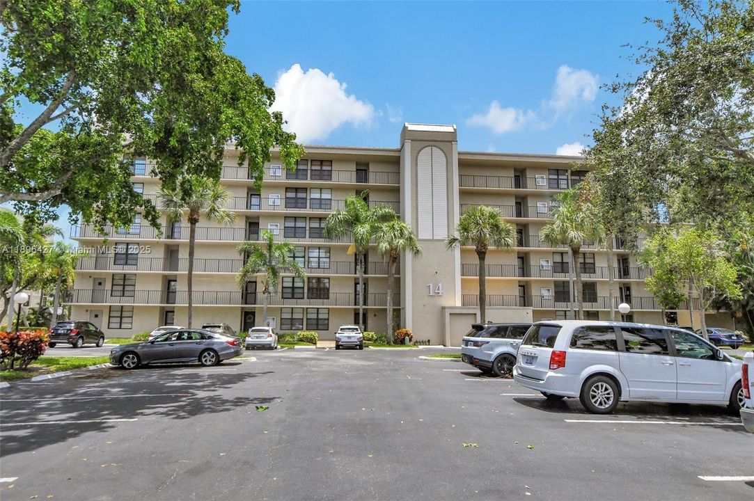 Active With Contract: $4,750 (2 beds, 2 baths, 1095 Square Feet)