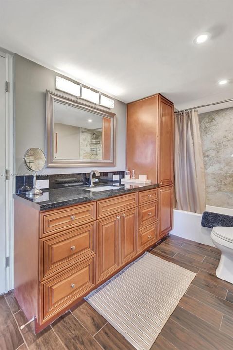 Active With Contract: $4,750 (2 beds, 2 baths, 1095 Square Feet)