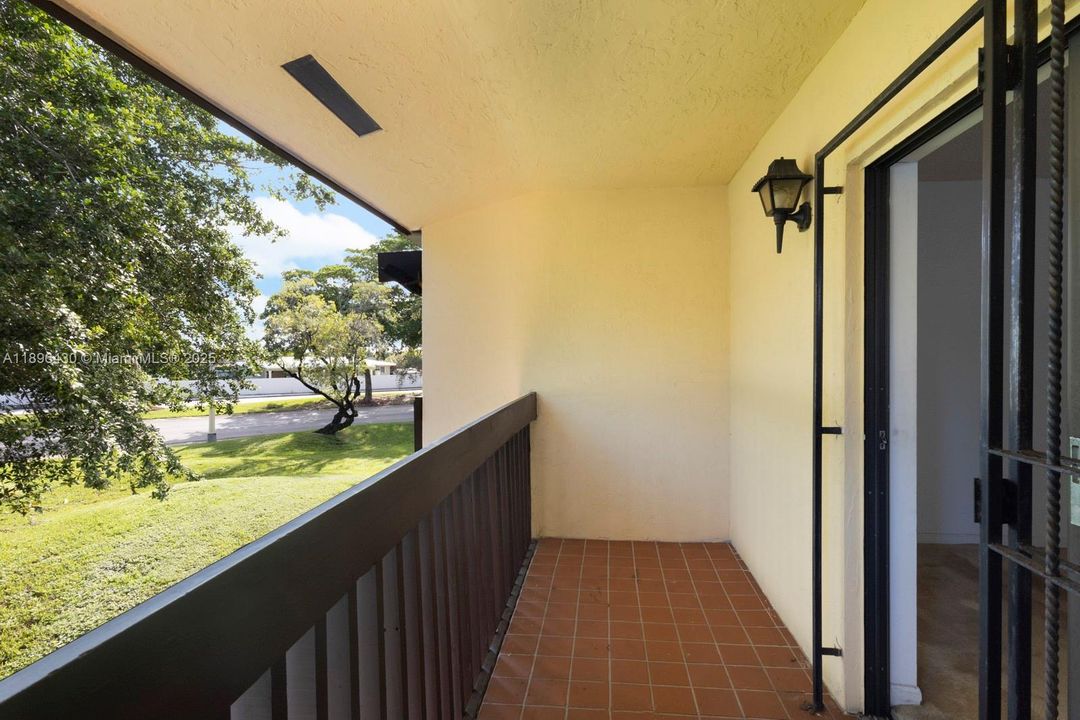 合同活跃: $325,000 (3 贝兹, 2 浴室, 1500 平方英尺)