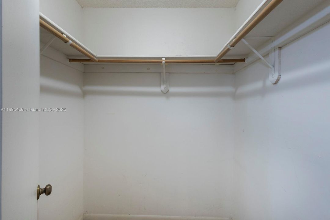 合同活跃: $325,000 (3 贝兹, 2 浴室, 1500 平方英尺)