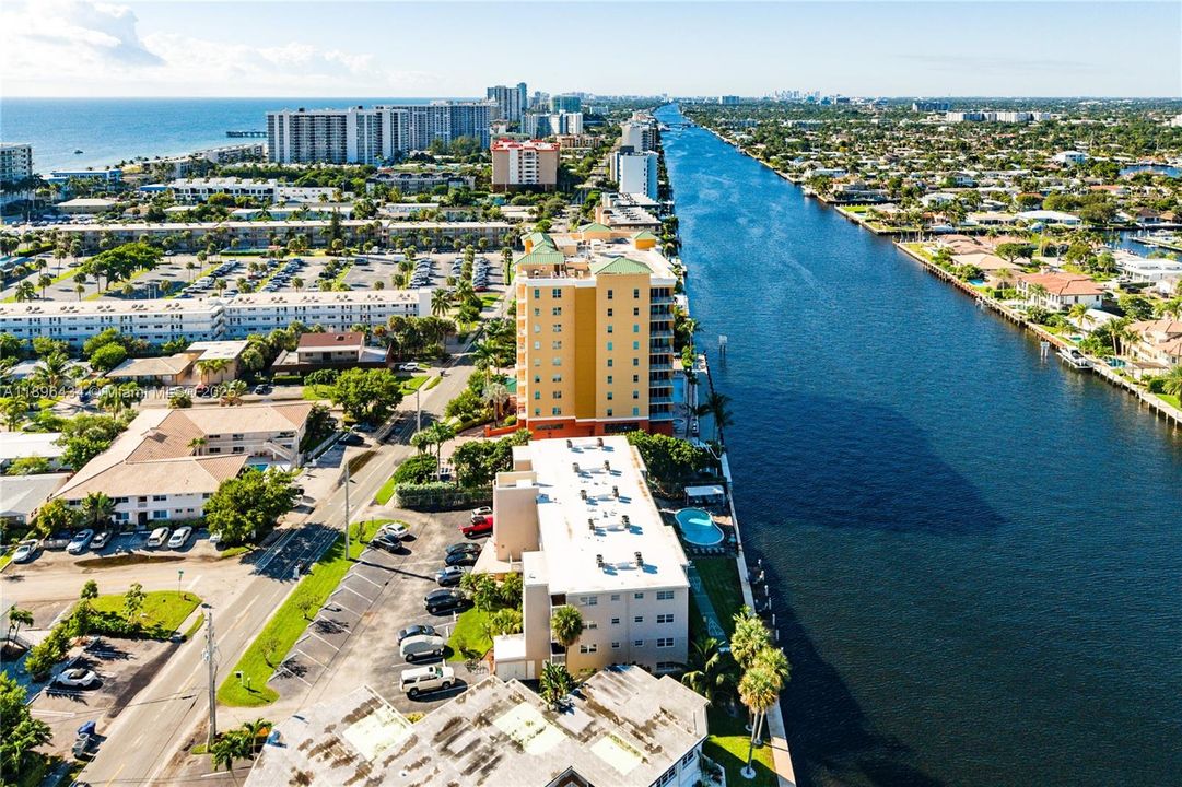 合同活跃: $359,900 (2 贝兹, 2 浴室, 1200 平方英尺)