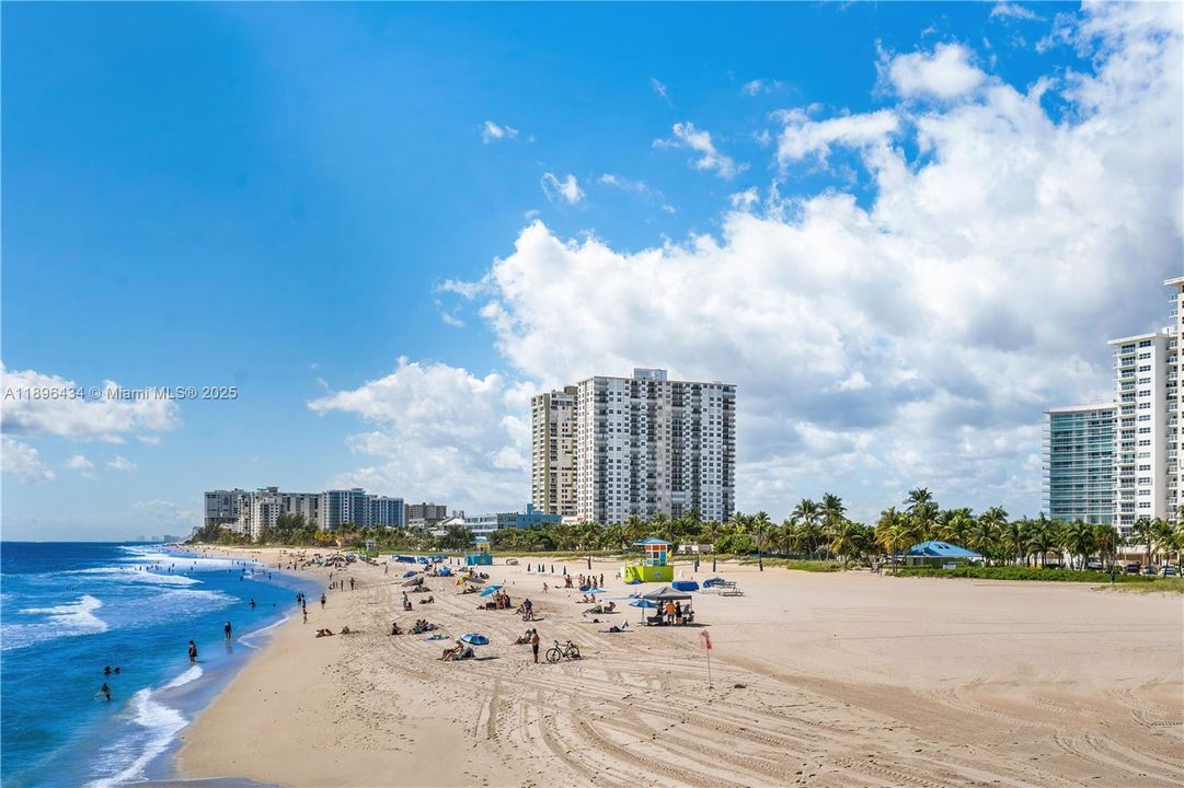 合同活跃: $359,900 (2 贝兹, 2 浴室, 1200 平方英尺)