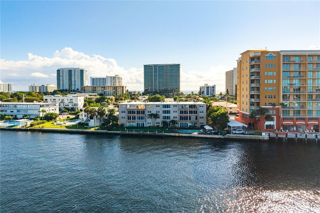 合同活跃: $359,900 (2 贝兹, 2 浴室, 1200 平方英尺)