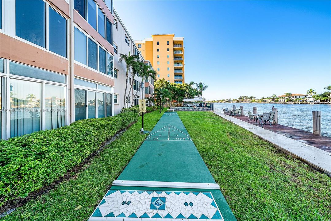 合同活跃: $359,900 (2 贝兹, 2 浴室, 1200 平方英尺)