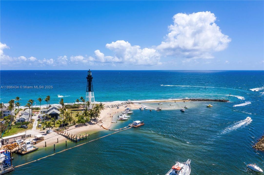 合同活跃: $359,900 (2 贝兹, 2 浴室, 1200 平方英尺)